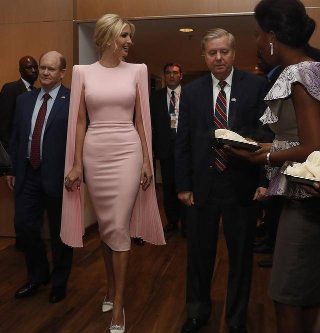 穿一身牛仔戴草帽好帅气,变成小土妞_特朗普_风格_美国