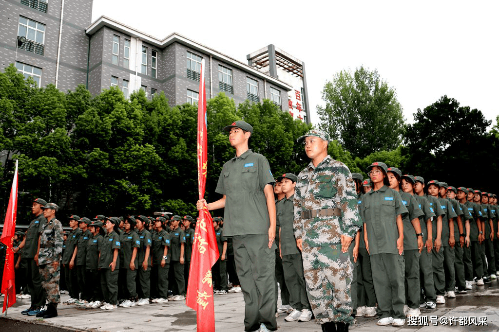 许昌市第八中学举行2022级高一新生拓展训练闭营式 飒爽英姿致青春_会