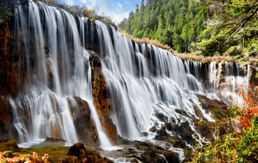 九寨沟的水从何而来?为何踩不得?_降水_湖泊_瀑布群