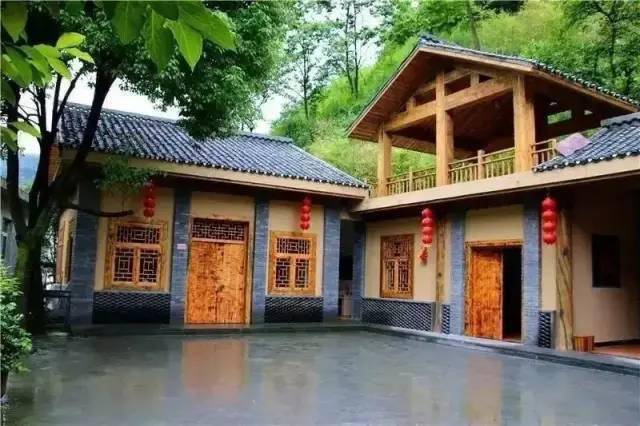 岚皋的田园乡村中,首屈一指的当属四季镇杨家院子.