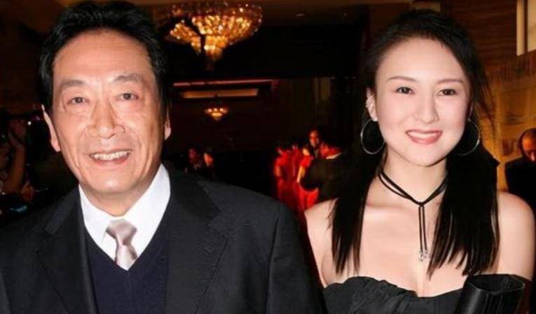 极大,堪称"父女恋"的明星夫妻,如年龄相差25岁的金士杰与涂谷苹夫妇