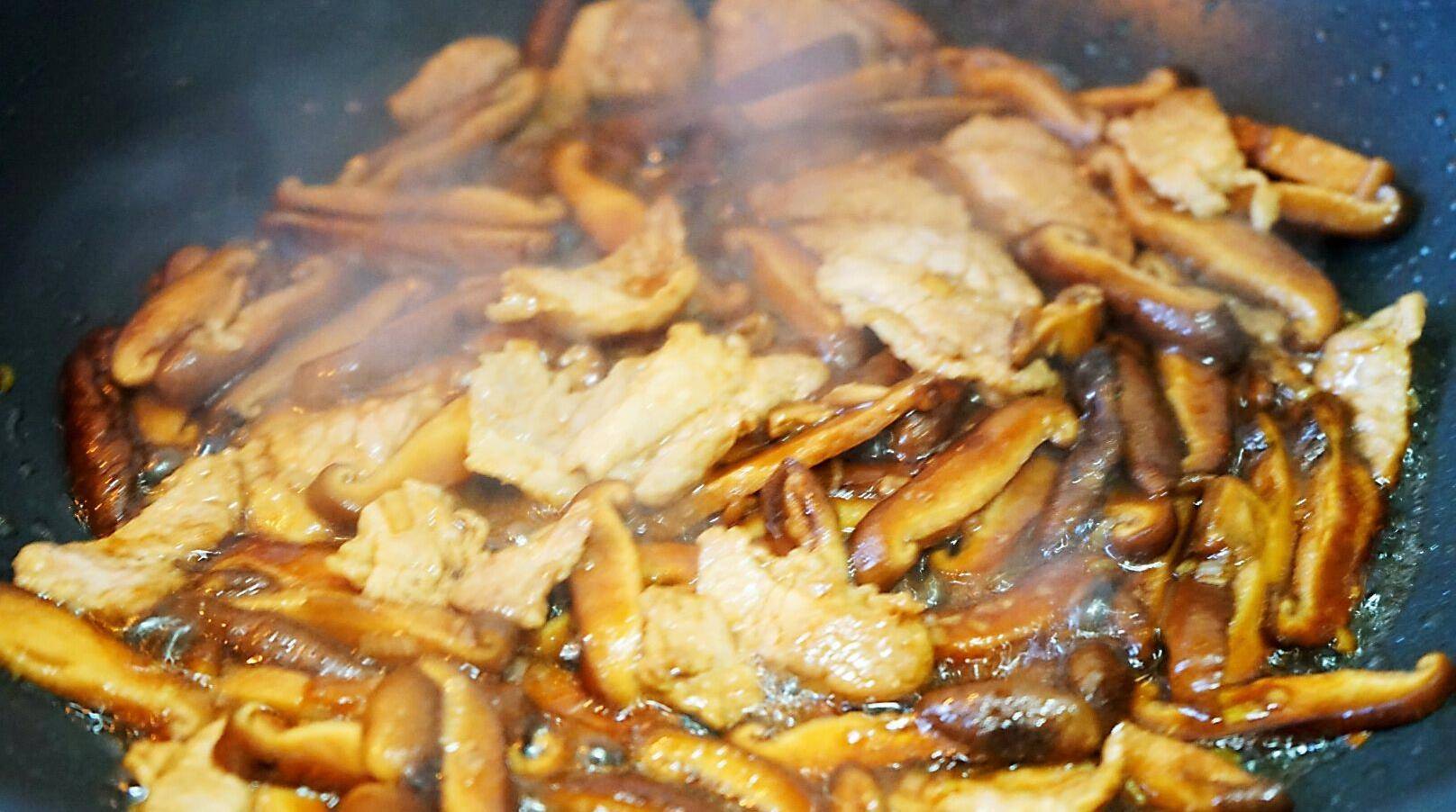 香菇炒肉片,香菇炒肉片的家常做法 - 美食杰香菇炒肉片做法大全