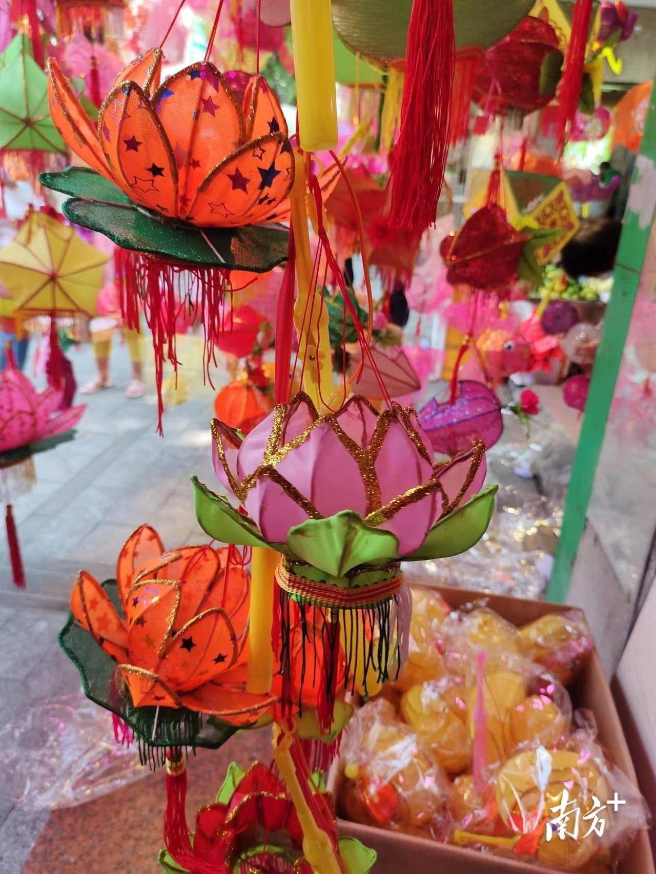 做一年只卖一个月，这家手工灯笼店成了国潮_年轻人_传统_因为