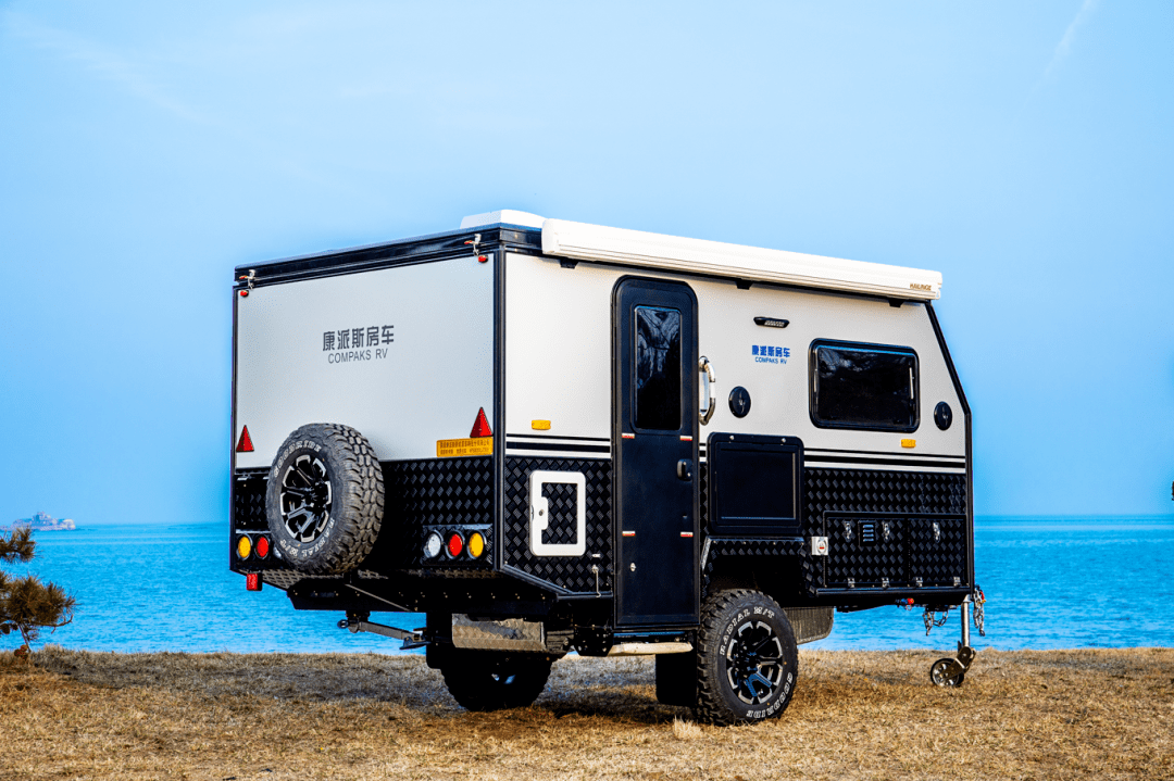 穿越必备大玩具:康派斯越野拖挂 精简实用 带升降空间_搜狐汽车_搜狐