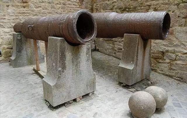 古代火炮炮弹是一个铁球吗?_榴弹_发射_大炮