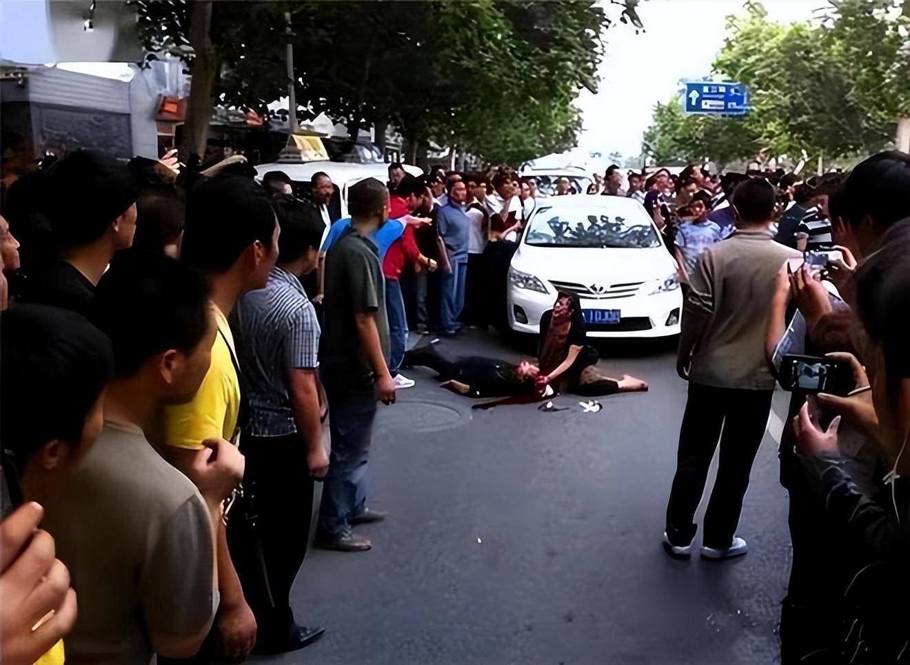 2012年,那个在西安砸伤日系车主的河南小伙蔡洋,如今怎么样了?