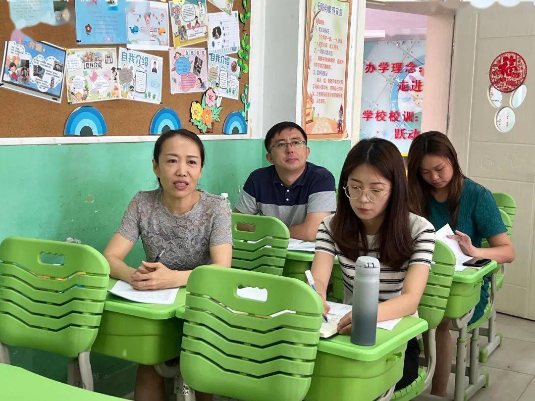 崔雨金书记,周晶晶主任,冯丽主任及杜鹃,陈爱华,张玉秀,王探宇,范红伟