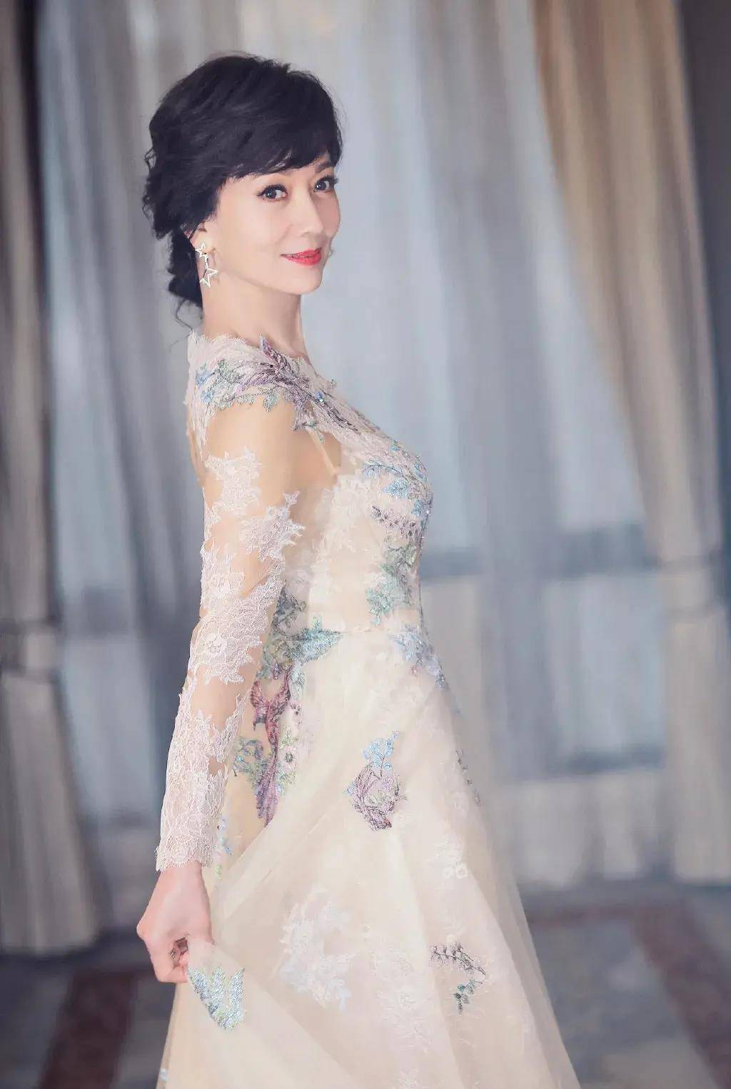 67岁赵雅芝"不老女神"颜值崩了?网友:请让我老成她这样!