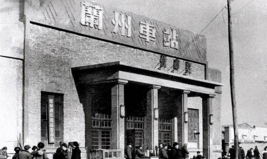 中国唯一有错字的火车站名，题字人来头不小，到现在都没改
