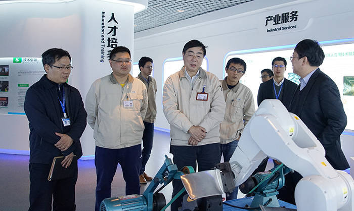 10年前,无锡惠山基于传统制造业转型的迫切需求,时任区长的吴仲林一年