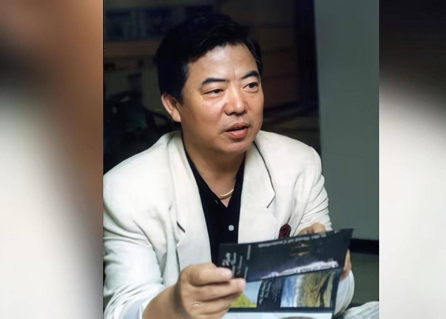 81岁台湾知名男星因病离世,和妻子移居新西兰生活多年_井洪_演艺_井莉