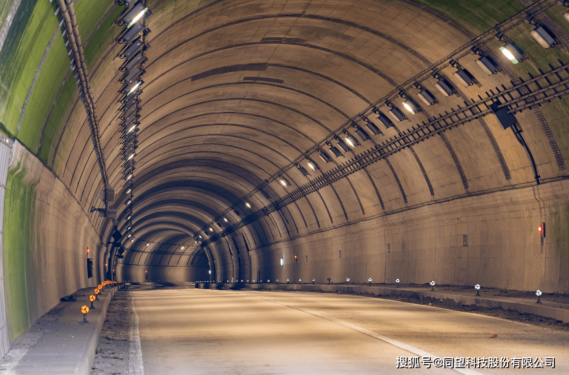 四,隧道长度隧道长度指隧道进出口(不含与隧道相连的明洞)洞门端墙