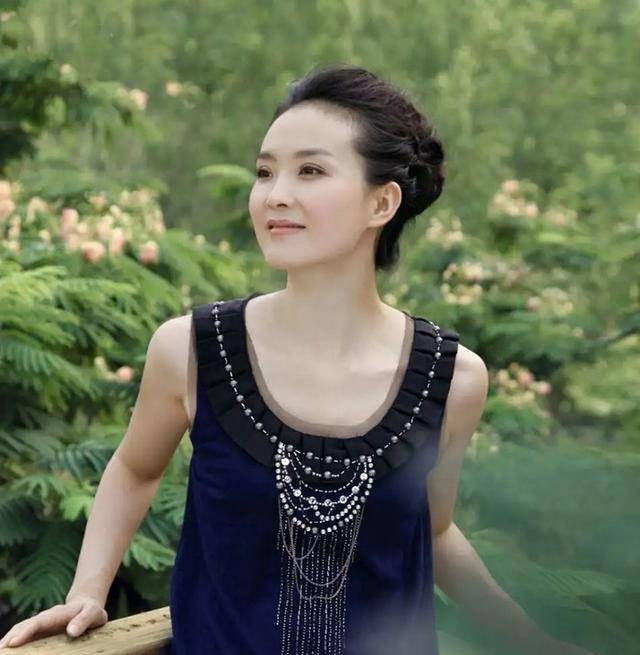 "王艳:23岁嫁豪门,丈夫比她大11岁,婚姻让圈里人羡慕_汪言_时候_王言