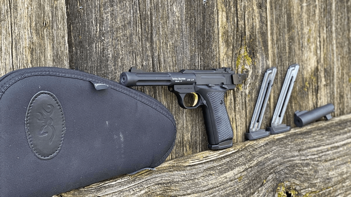 勃朗宁巴克马克手枪:一把非常优雅,有三十多个型号的.