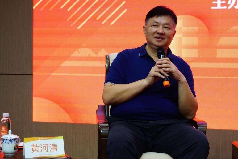 全国模范教师,南宁三中党委书记黄河清指出学校发展的核心在于教师