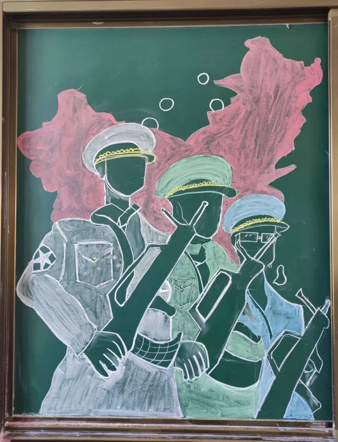 驻训官兵撤离学校后,留下的"礼物"亮了_黑板报_分队_军民鱼水