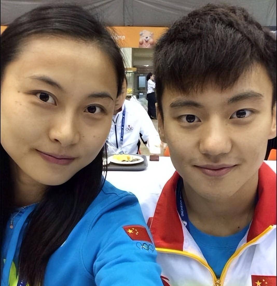 宁泽涛近况,他曝出与女朋友的合照,无论是身材,颜值都非常出彩_游泳