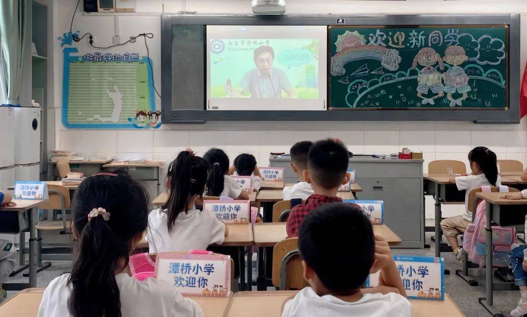 南京市潭桥小学:拜师行礼,开笔蒙学,这所小学的入学仪式超赞!