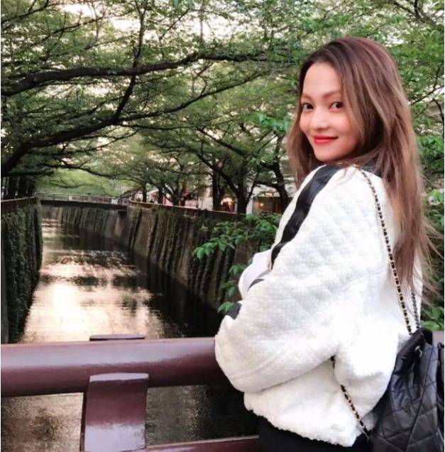 参观张韶涵住的豪宅,在私人小岛建的独栋别墅,回家就像度假_房子_游泳