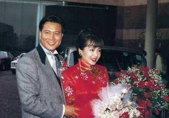 "瞒"了观众43年的万梓良,幕后不为人知的一面_周星驰_大哥_邓萃雯