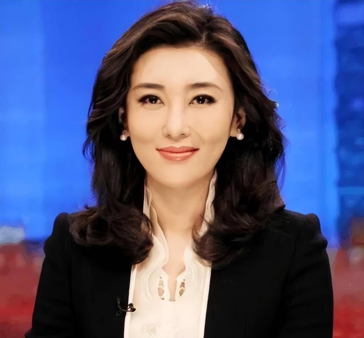 央视美女主持人李红:被造谣拜金嫁豪门,如今44岁婚姻成谜_父母_村里