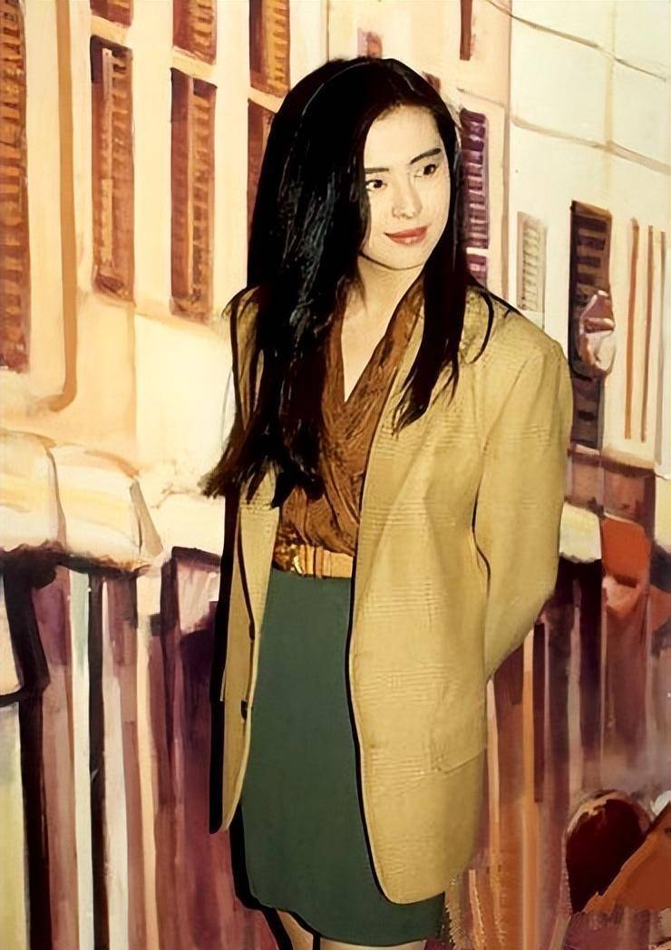 这回真被王祖贤美到了!一袭黑色开叉吊带裙白到发光,身材无敌棒