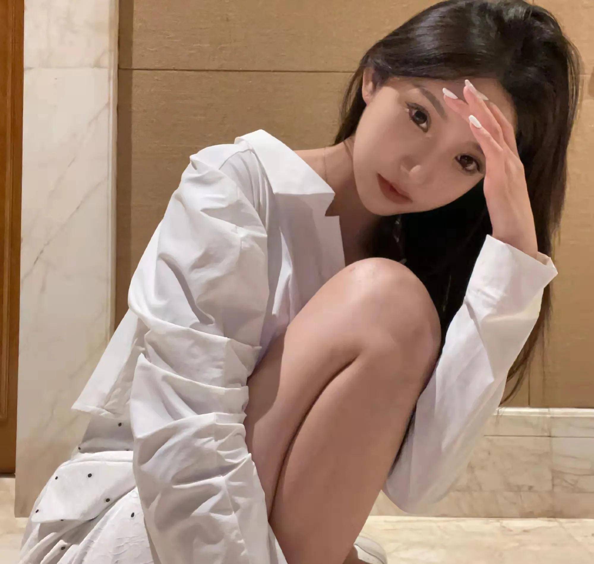 女网红慎婕表白王思聪:"可以一直是我吗"?