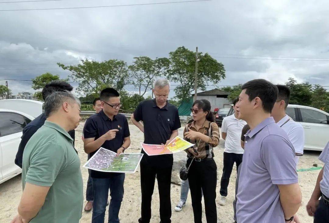 今年7月8日,深总院党委副书记,总经理章海峰携设计团队一行到隆都镇就