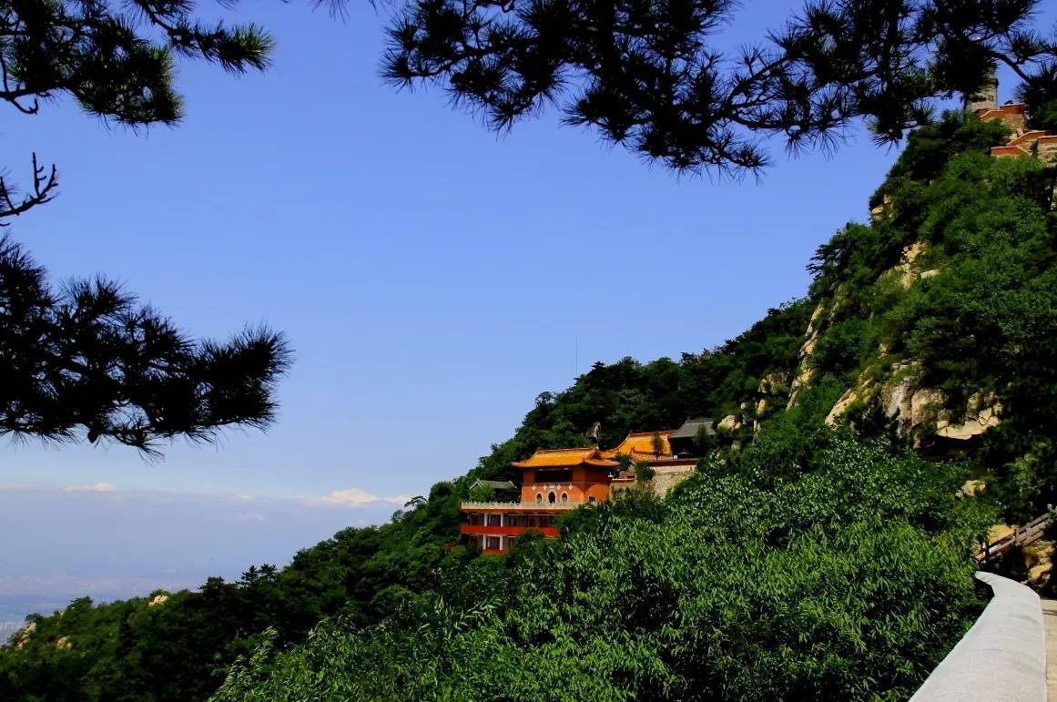 天津适合游玩的一座山，秋季气爽，冷暖适中，号称京东第一山