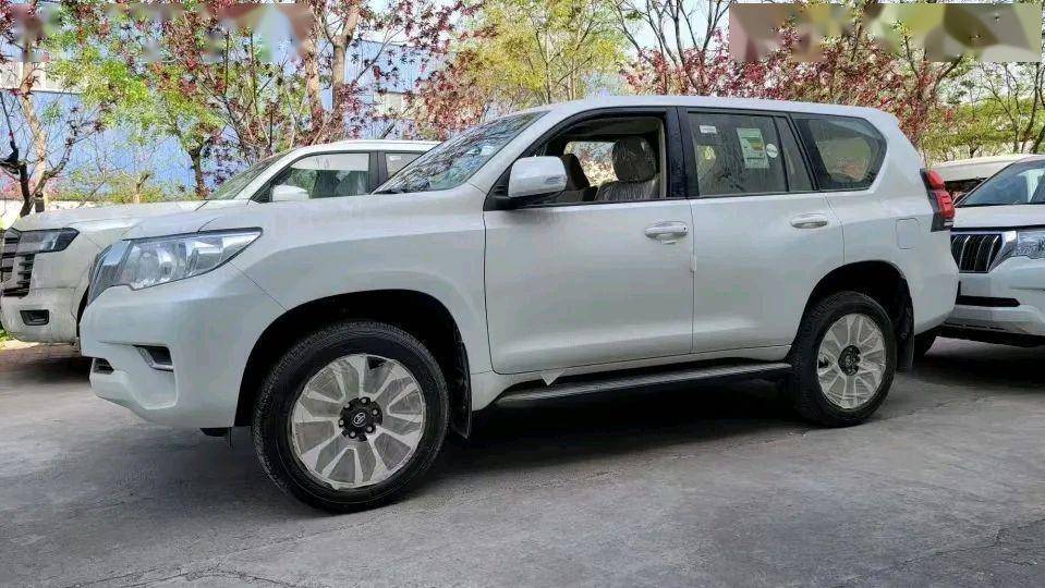 实拍柴油丰田普拉多,落地超80万,配置提升明显_搜狐汽车_搜狐网