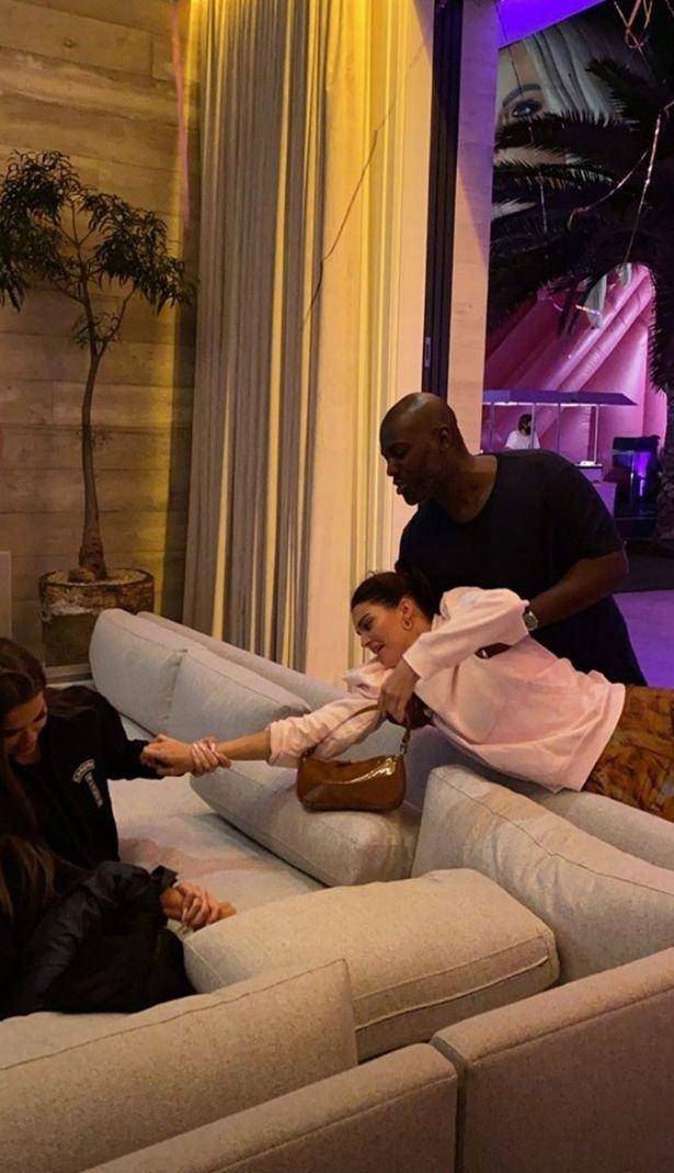 凯莉·詹娜为科勒办派对,非裔男友角力肯豆,寿星获nba前任表白_特里