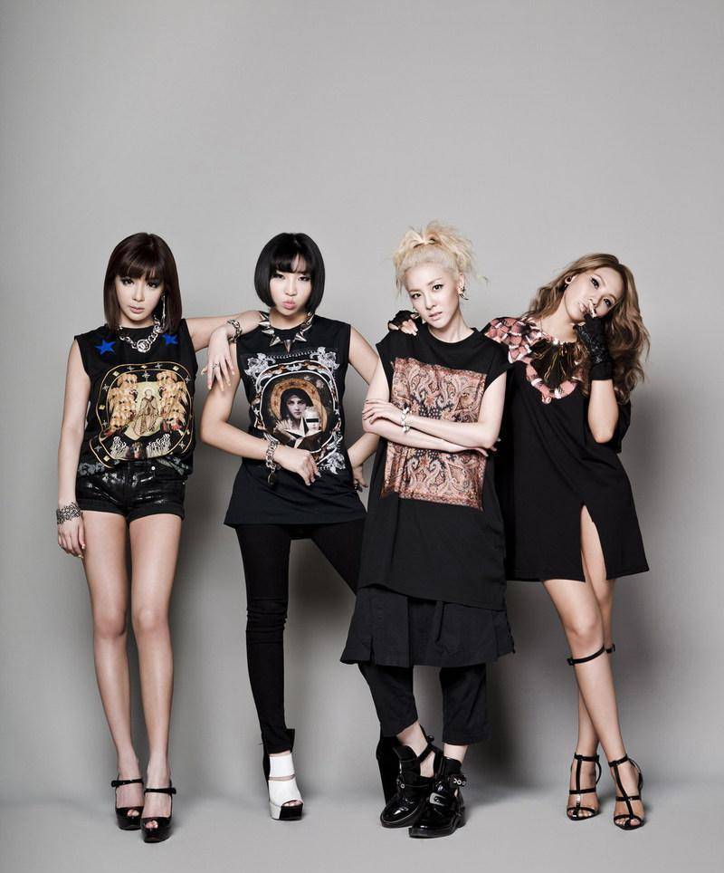 就拿2ne1来说,她们从出道开始就备受瞩目,独特的girl crush风格让观众