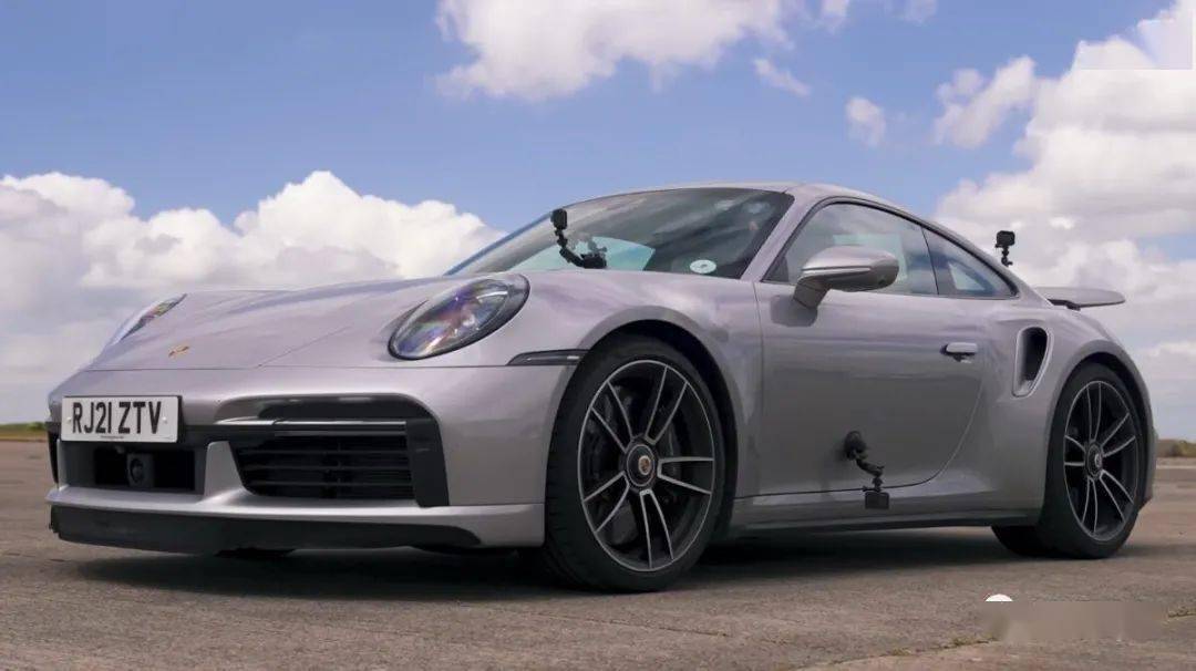 【同门竞争】Porsche 992 Turbo S能否在直线加速赛中追上老前辈918 Spyder？_搜狐汽车_搜狐网