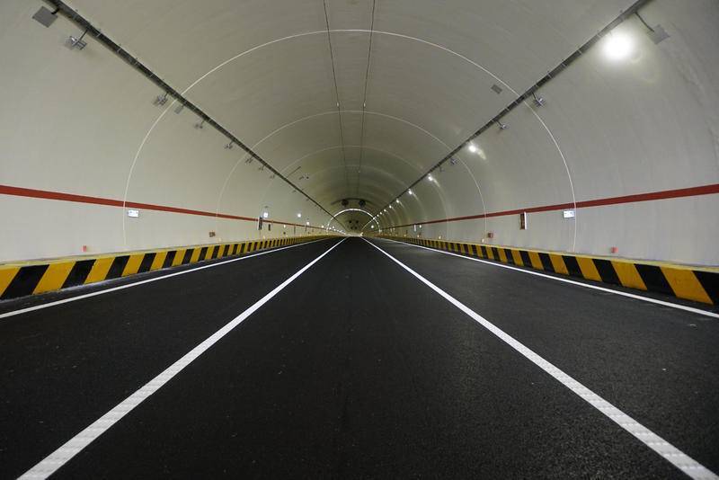 外环南段项目包含两个控制性工程,白鹿原隧道及浐河特大桥