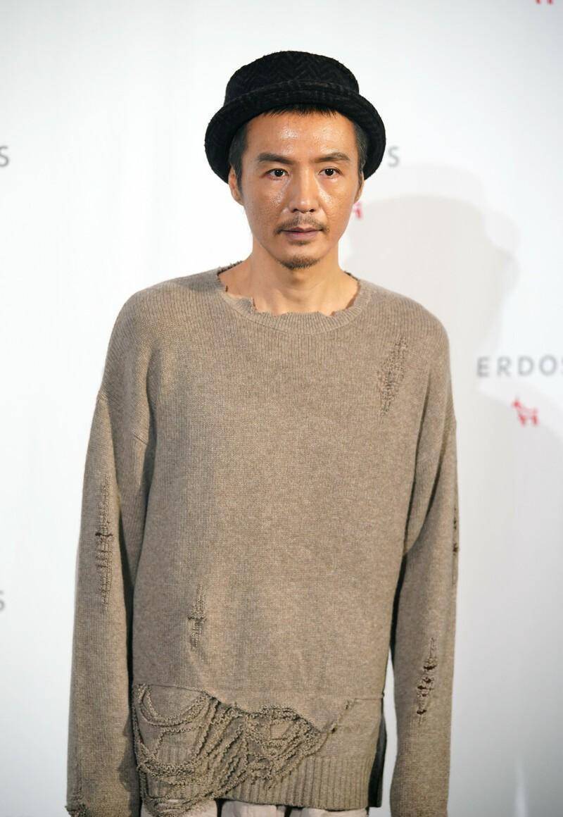 娱乐圈最不爱说话不爱社交的四位男明星,最后一位耿直到令人发指