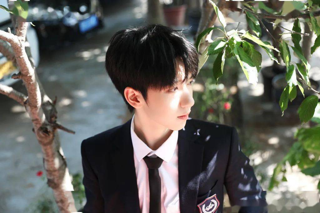 学院风穿搭走一个~_校服_青春_刘耀文