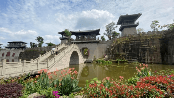 玉帶河生態公園位於昌州街道玉帶河兩岸,佔地面積32.