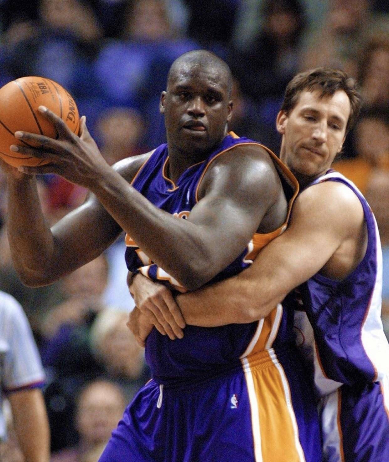 nba球场迷惑行为:库里可自视其腚,汤普森投来羡慕的眼光_乔丹_罚球