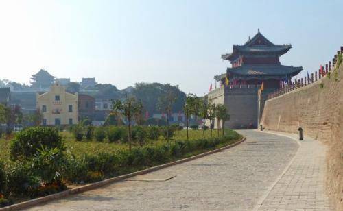 河南常被读错名字的古城，坐拥我国最早大佛，距郑州2小时车程