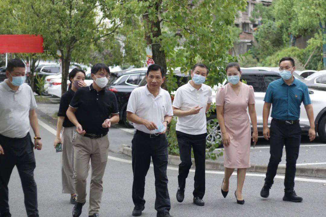 株洲市教育局吴安浩,李建国等领导莅临景弘(高级)中学指导工作 | 校园