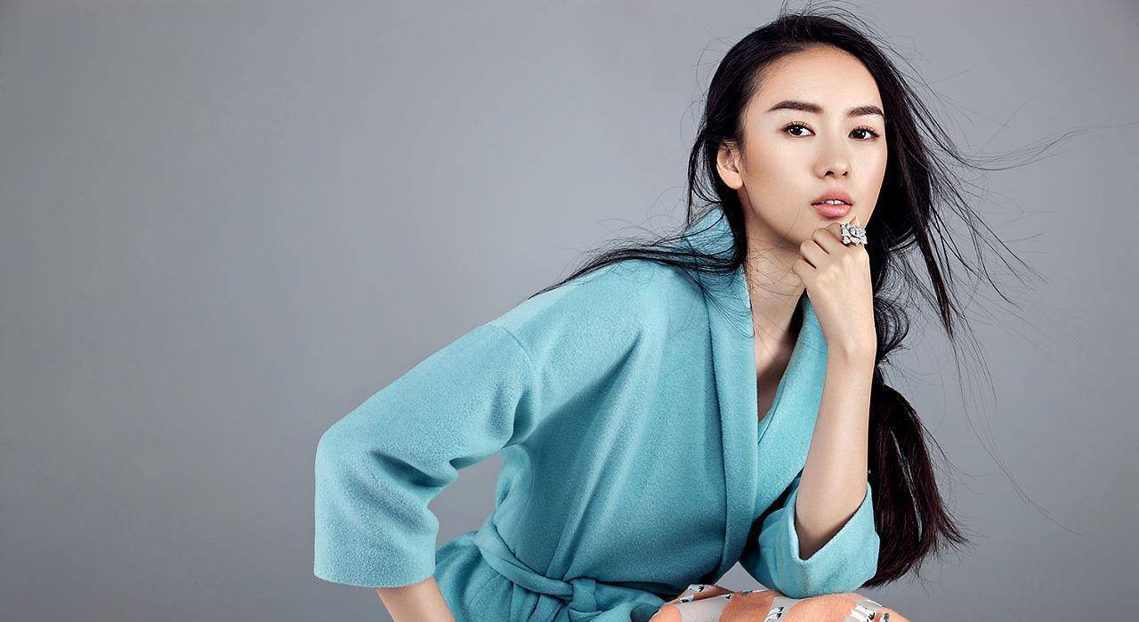 从绯闻缠身到成为视后,比她大17岁的老公王冉,到底有多厉害?