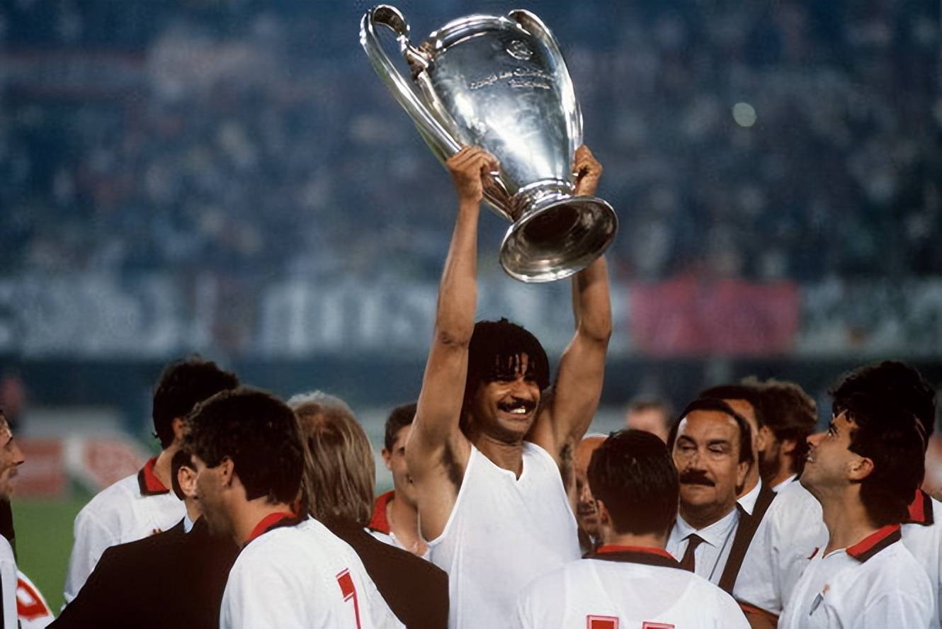 欧冠决赛中ac米兰1比0力克葡萄牙老牌豪门本菲卡,卫冕欧洲冠军杯冠军