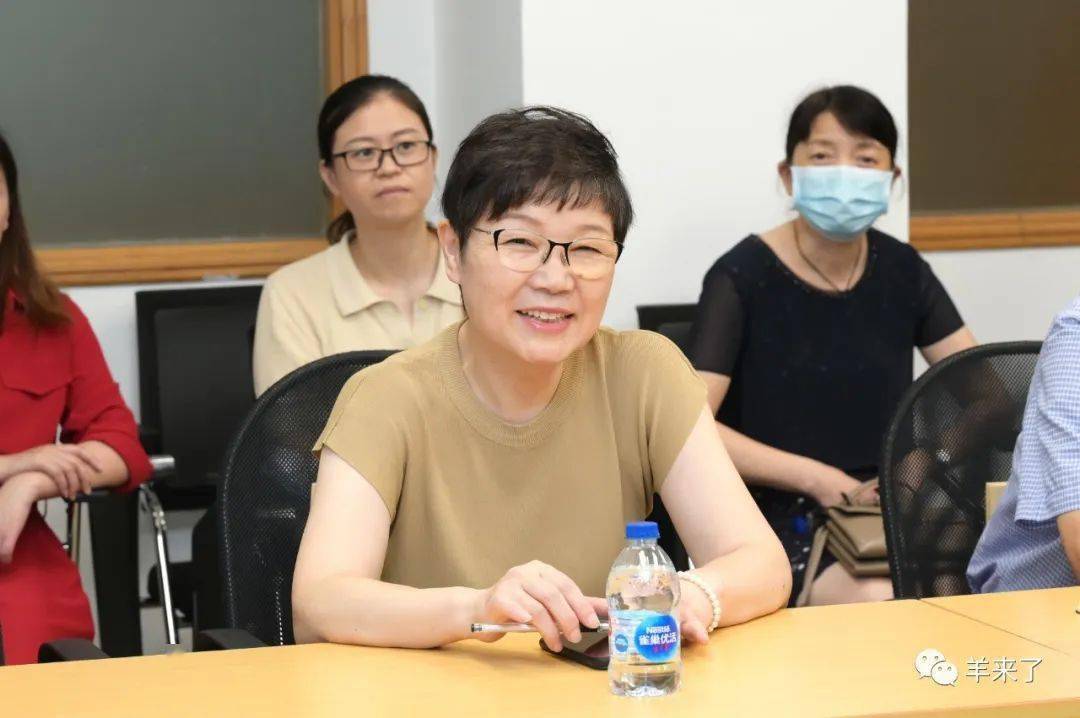 黄伟文老师宝山区区直幼儿园园长蒋静编织社达人老师随后,双方就未来"