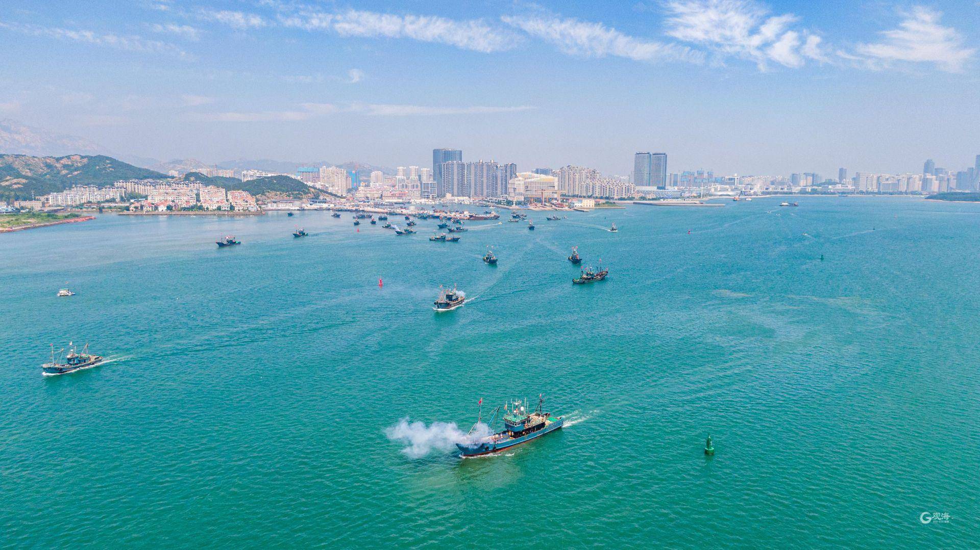 开海航拍:积米崖渔港数百船只奔赴大海_渔船_青岛_宋新华