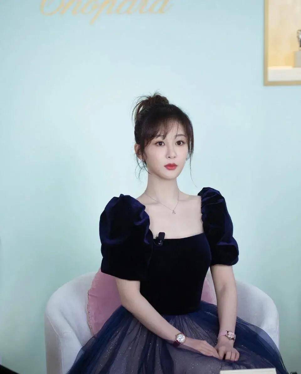 杨紫"换脸"后变大美女,穿公主裙太优雅_造型_泡泡_元素