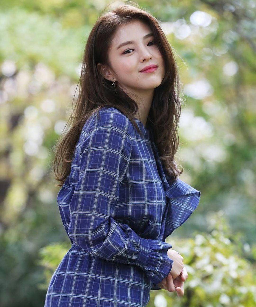 国外女星韩素希一袭蓝色格纹长裙,文艺范十足_so-hee_活动_电视剧