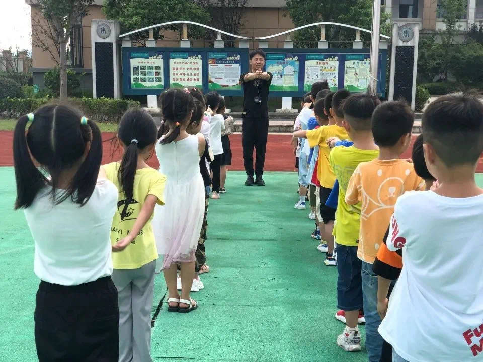 在大禹小学永建校区,还有一个别样的拓展托管"课堂—禹园.
