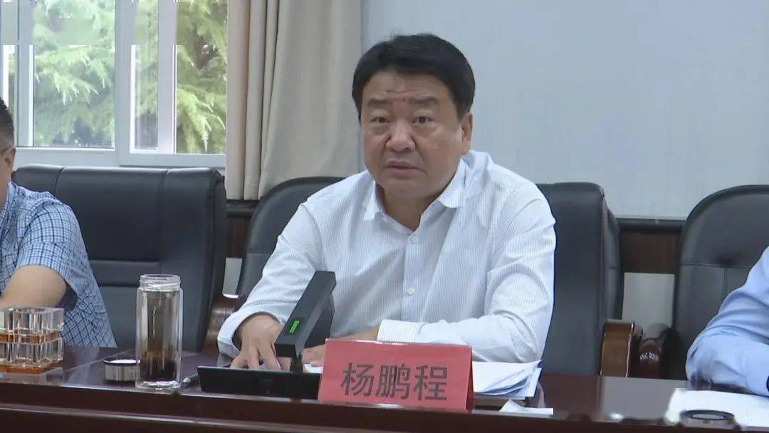 县委常委,常务副县长冯宝平出席会议.