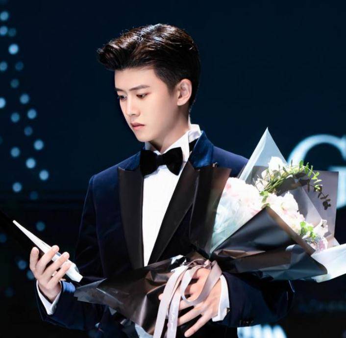 古装神颜,现代装普通,任嘉伦的颜值为何差距这么大?_造型_剧中_刘海