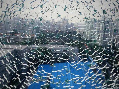 平面钢化玻璃产品在gb15763.2-2005标准要求弓形弯曲度不应超过0.